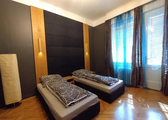 Second Floor * Budapeşte